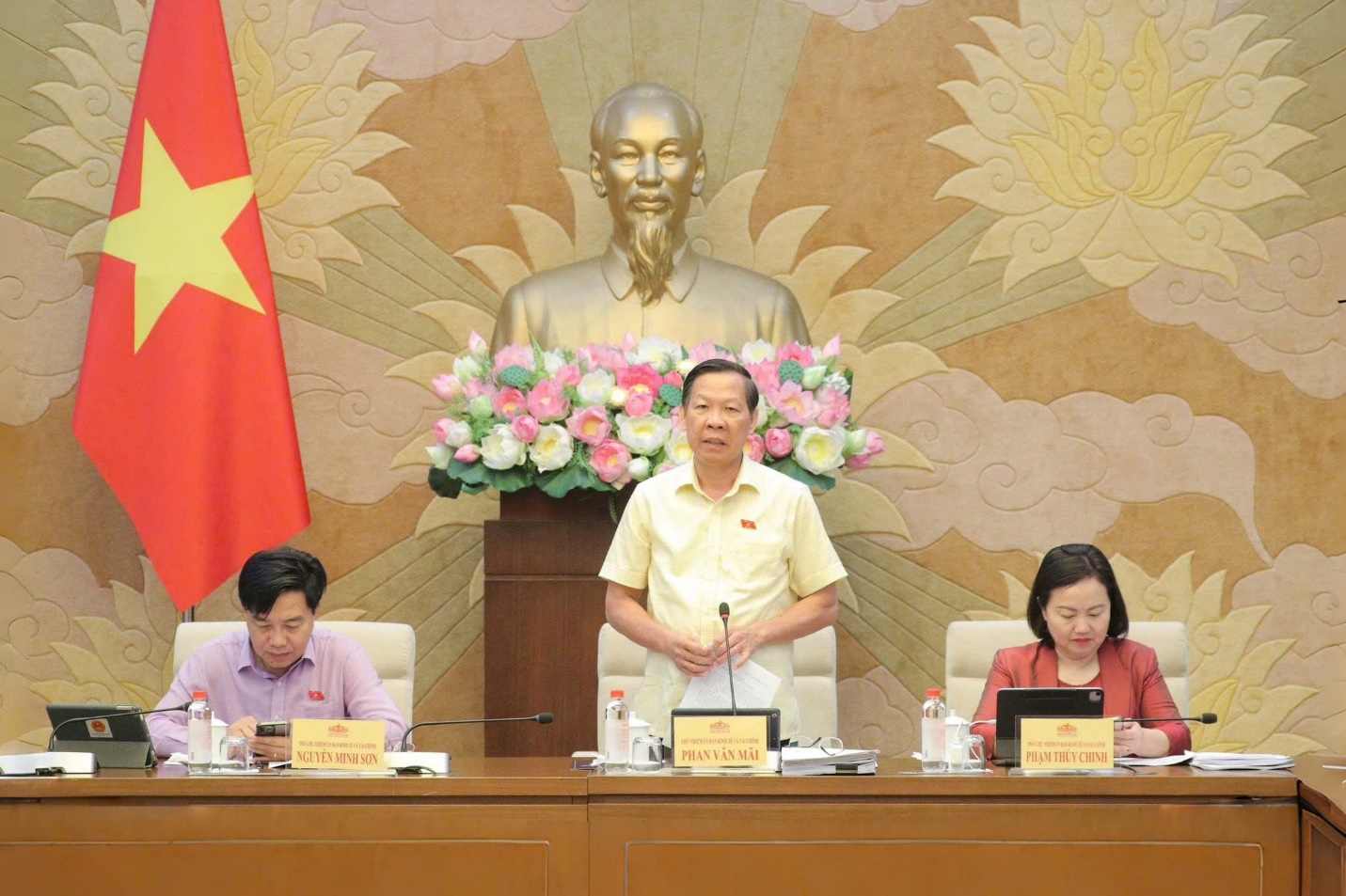 27.3 2 Thường trực Ủy ban Kinh tế và Tài chính thẩm tra sơ bộ các báo cáo về kinh tế - xã hội.jpg